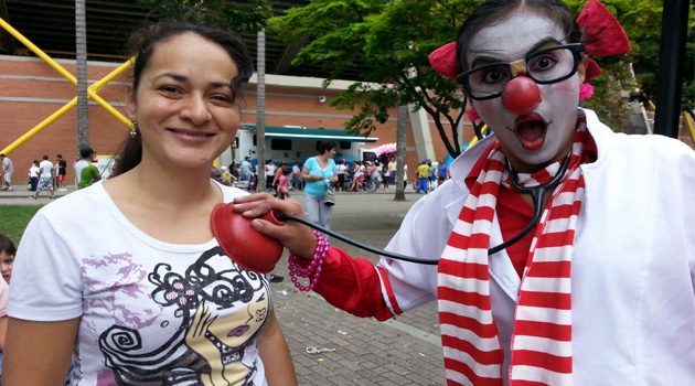 Las mujeres de Medellín le dijeron sí a la conmemoración del Día Mundial de la Lucha contra el cáncer de seno.                    Foto: ALCALDÍA DE MEDELLÍN