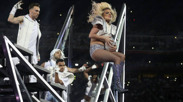 Lady-Gaga-Super-Bowl-2017-1