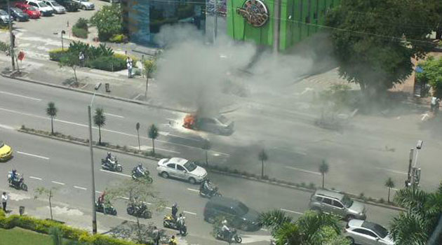 Incendio-vehiculo-en-el-Poblado