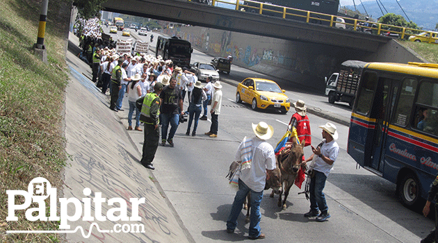 marcha_caballistas_medellin_2