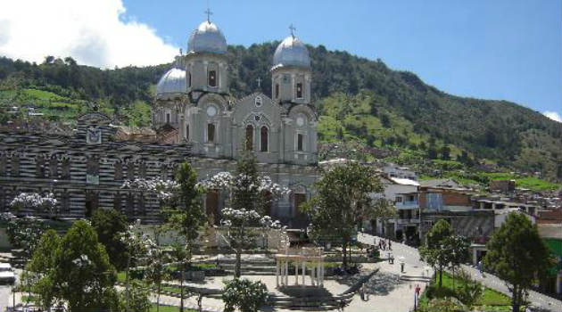 yarumal_parque_iglesia