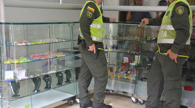 policia_robo_joyería