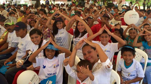 En El Salado, 100 familias recibieron este jueves su vivienda propia. Foto: CORTESÍA