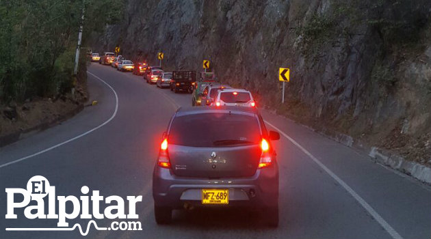 Este fue el panorama este domingo en la vía al Occidente de Antioquia, sobre las seis de la tarde, en inmediaciones de San Jerónimo.