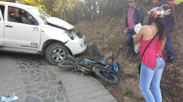 accidente_moto_guarne_camioneta2