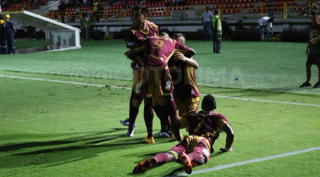 Matheus Uribe celebra el primer gol del encuentro. Foto: CORTESÍA