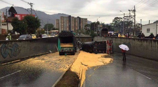 accidente_tractomula_maiz_bello2