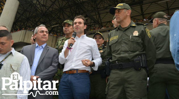 federico_policia_metro_parque_berrio