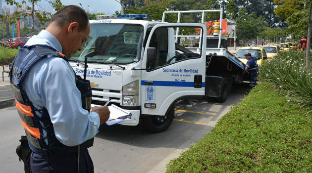 inmovilizacion_taxi_transito_camion