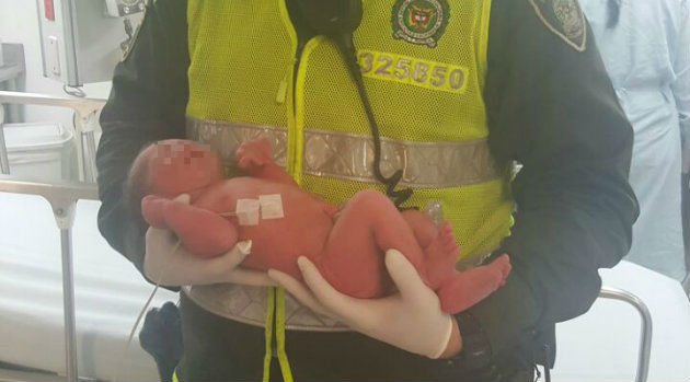 bebé_abandono_policia