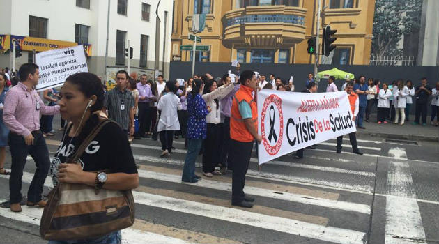 Integrantes del gremio de la salud se manifestaron en Medellín. Foto: CORTESÍA