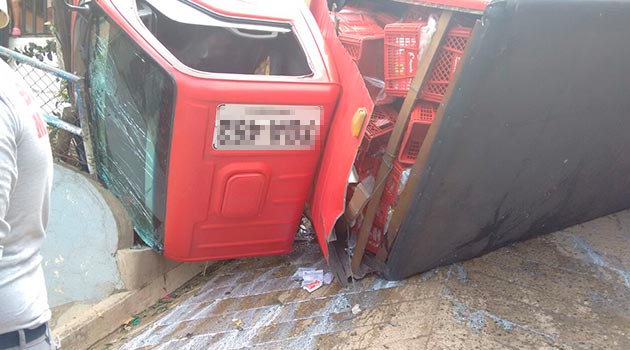 accidente_volcamiento_camion2