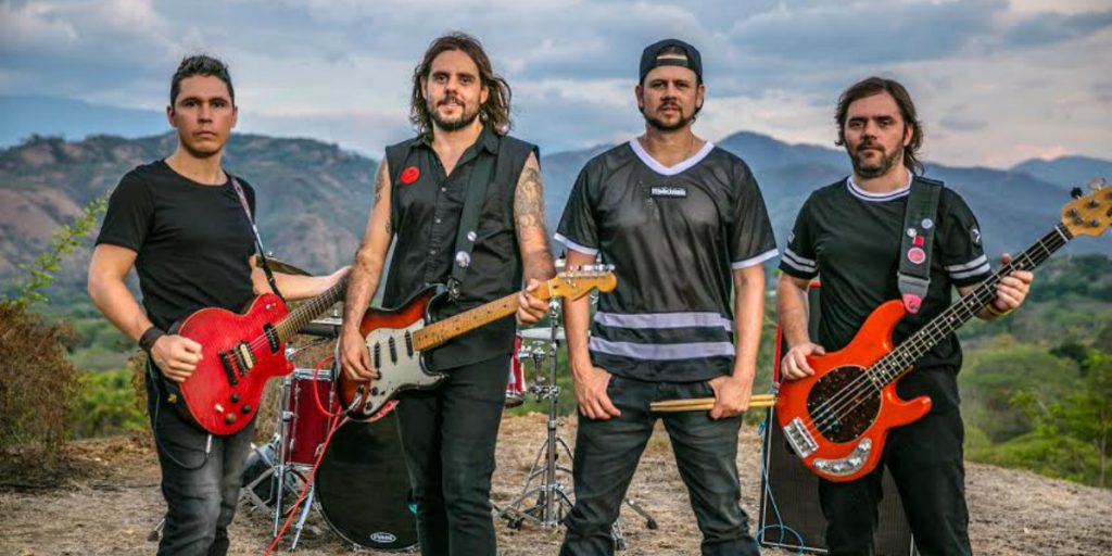 Tr3s de Corazón Portada