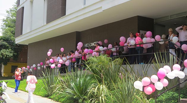 medicancer_edificio_modo_rosa.