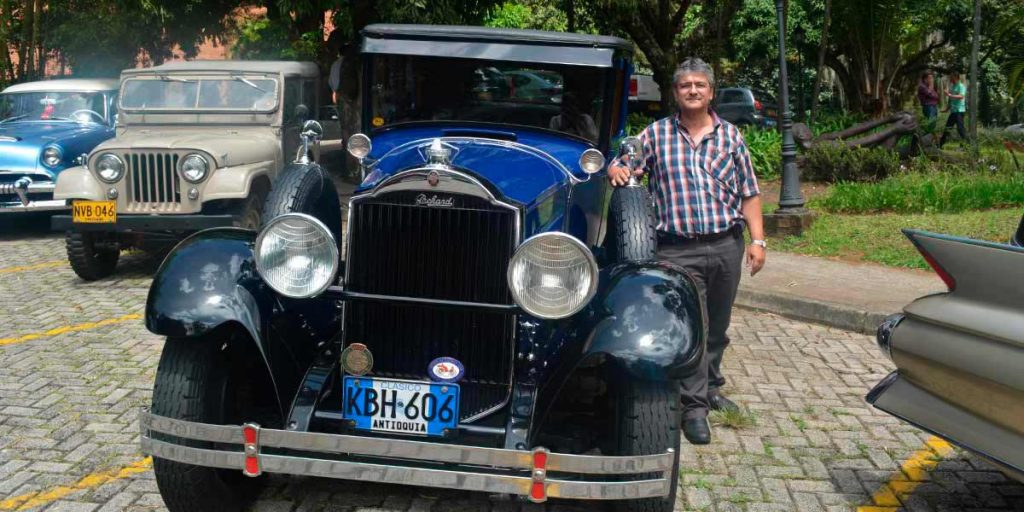 Hernán_Gutierrez_Desfile_Autos_El_Palpitar