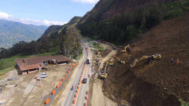 Autopista_Medellín_Bogotá_Derrumbe