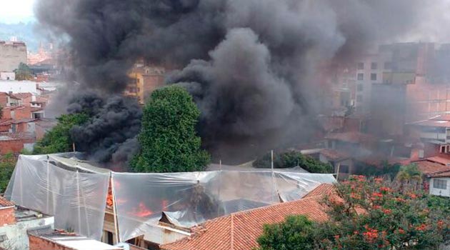 incendio_envigado_casa_cultura