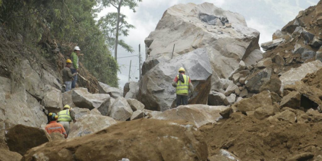 Rocas-Autopista-Med-Bog