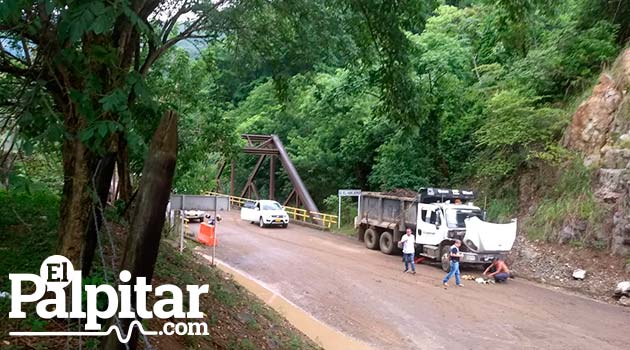 Vía Bolombolo-Santa Fe de Antioquia durante el fin de semana. Foto: EL PALPITAR. 