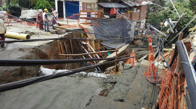 El deslizamiento se produjo en zona de alto riesgo. Foto: CORTESÍA Caracol Radio.
