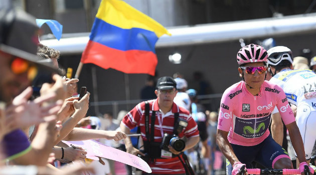 Así fue recibido Quintana al finalizar la etapa 20. Foto: CORTESÍA.